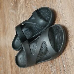 (6) Dawgs Comfortable Sandals Beach Vacation Minimalist Casual Resortwear